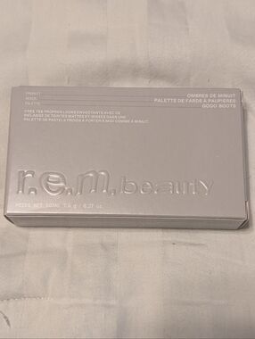 r.e.m. beauty Mightnight Shadows Eyeshadow Palette In GoGo Boots
